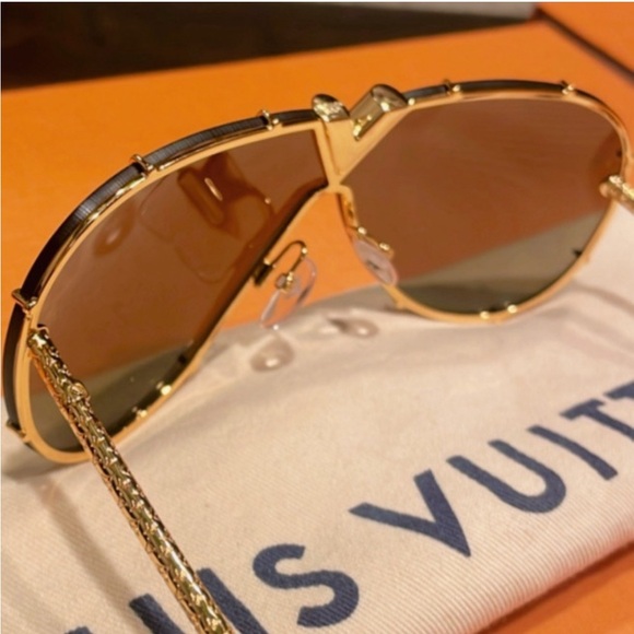 💯% Authentic Louis Vuitton LV Drive Sunglasses ✨ - Picture 5 of 7